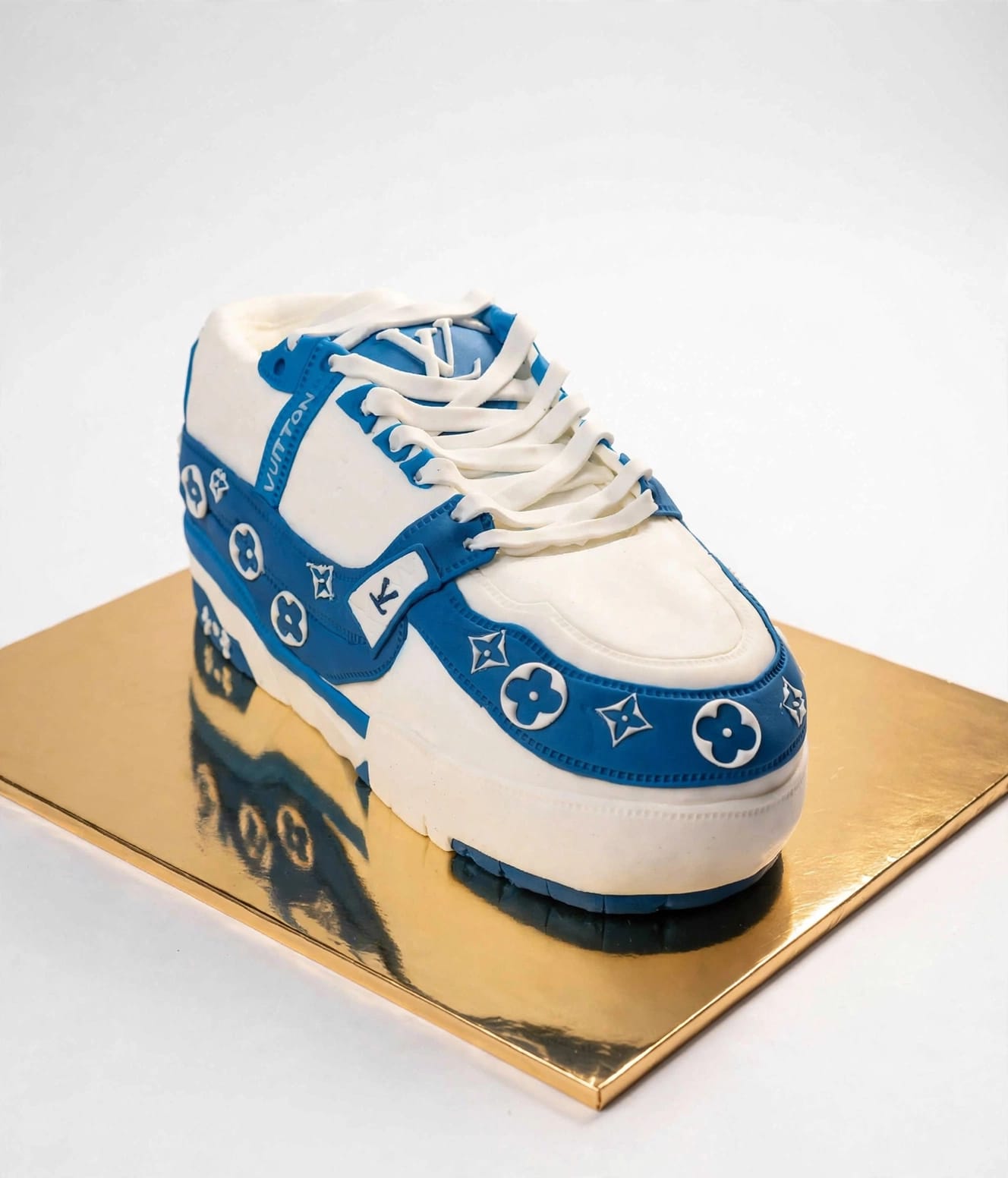 Illusion cake by Bakery Queens