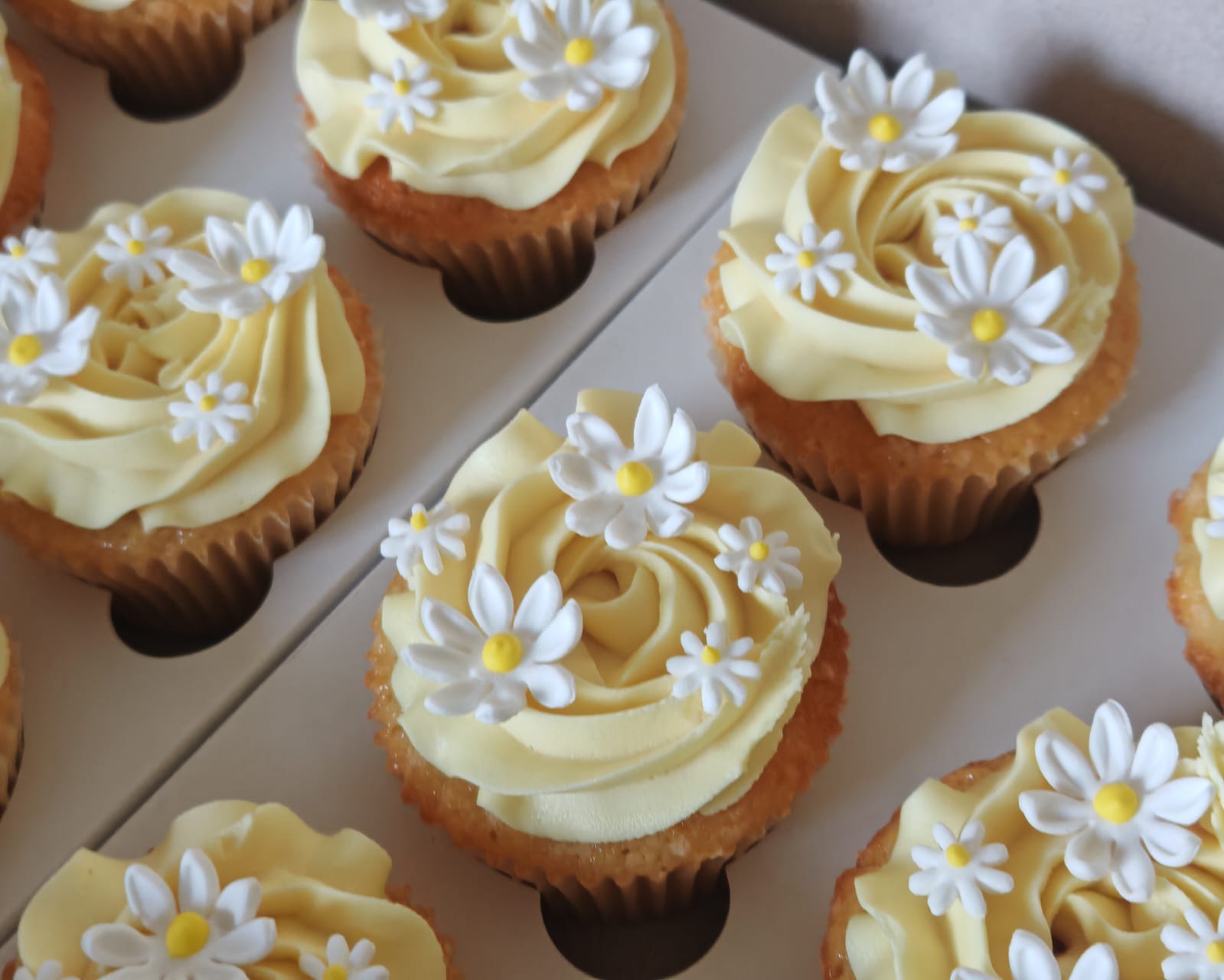 Cupcakes cake by Bakery Queens